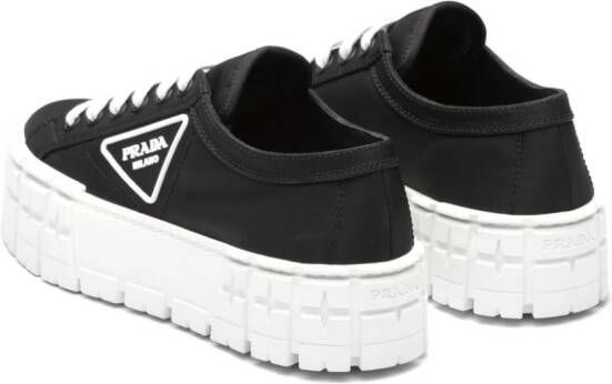 Prada Sneakers met plateauzool Zwart