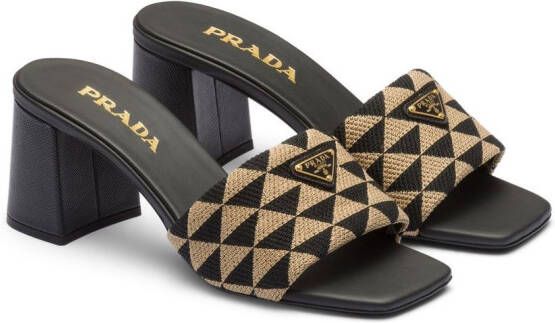 Prada Sandalen met borduurwerk Zwart