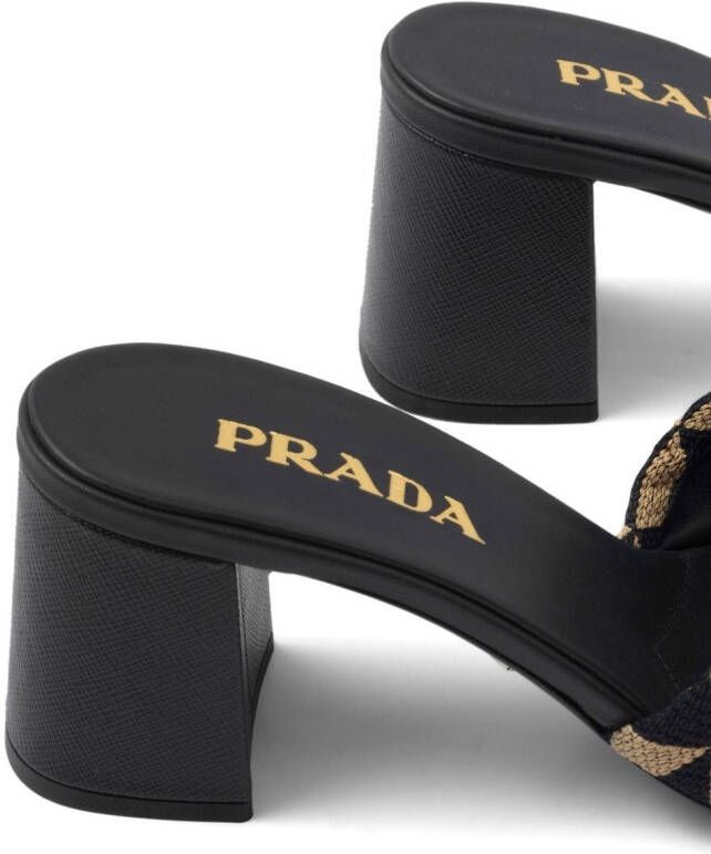 Prada Sandalen met borduurwerk Zwart