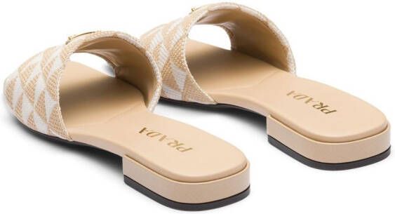 Prada Slippers met logoplakkaat Beige
