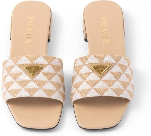 Prada Slippers met logoplakkaat Beige