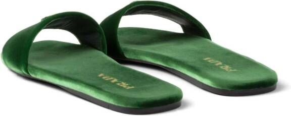 Prada Fluwelen loafers met logo Groen