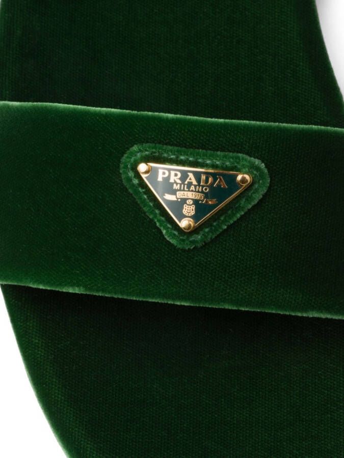 Prada Fluwelen loafers met logo Groen