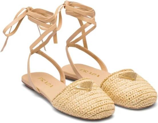 Prada Sandalen met logoplakkaat Beige