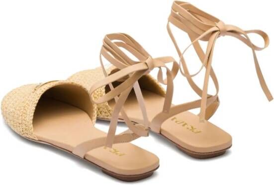 Prada Sandalen met logoplakkaat Beige