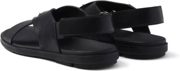 Prada Leren sandalen met gekruiste bandjes Zwart