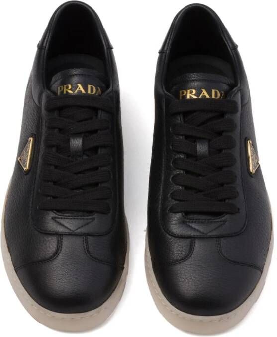 Prada Leren sneakers met logo Zwart
