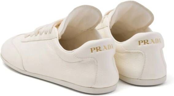 Prada Leren sneakers met logoprint Beige