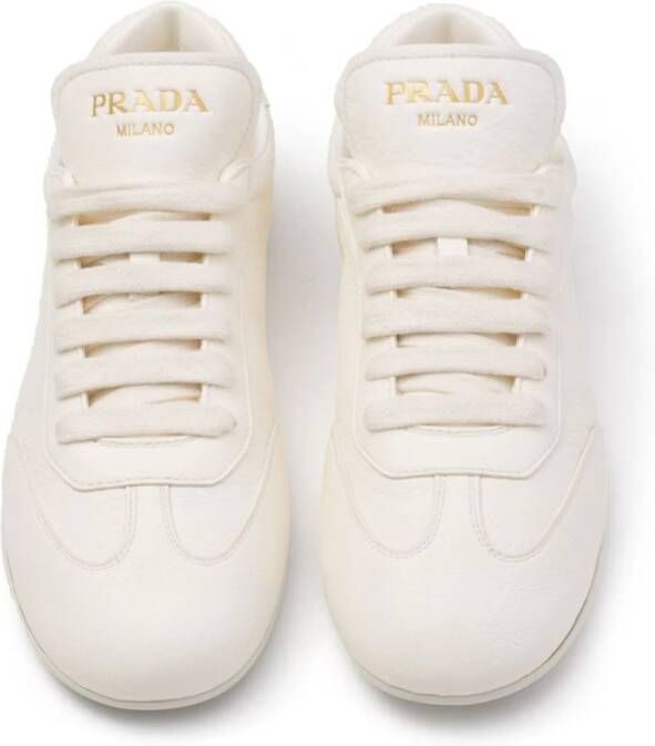 Prada Leren sneakers met logoprint Beige