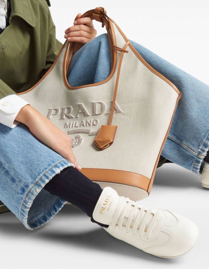 Prada Leren sneakers met logoprint Beige