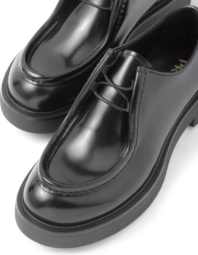 Prada Leren veterschoenen Zwart