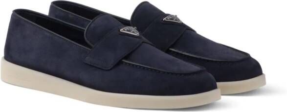 Prada Loafers met logo Blauw