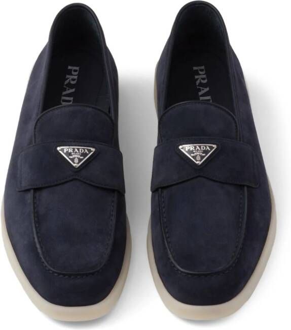 Prada Loafers met logo Blauw