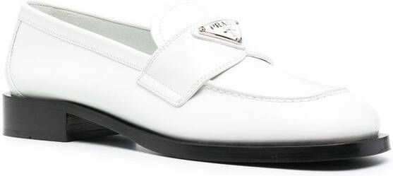 Prada Loafers met logoplakkaat Wit