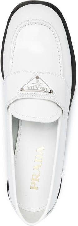 Prada Loafers met logoplakkaat Wit