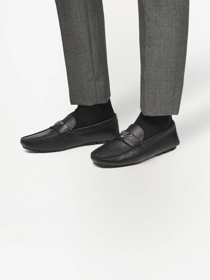 Prada Loafers met logoplakkaat Zwart