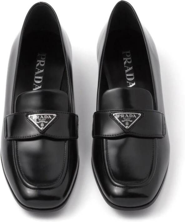 Prada Loafers met logoplakkaat Zwart
