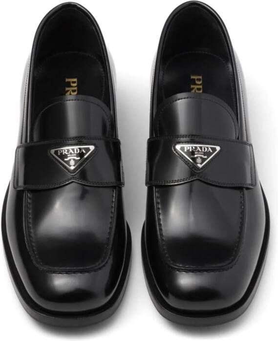 Prada Loafers met logoplakkaat Zwart