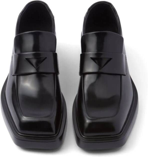Prada Loafers met patch Zwart