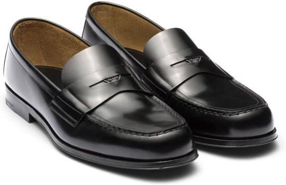 Prada Loafers met logoplakkaat Zwart