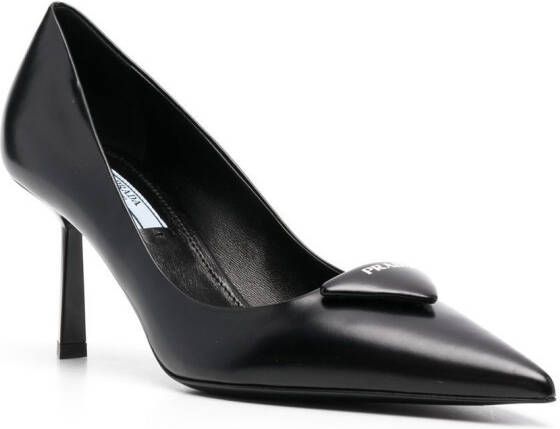 Prada Pumps met puntige neus Zwart