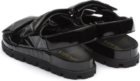 Prada Sandalen met logo Zwart