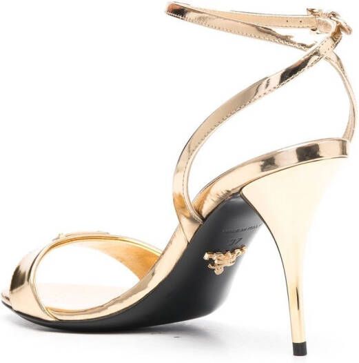 Prada Sandalen met logoplakkaat Goud