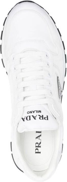 Prada Sneakers met logoplakkaat Wit