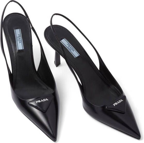 Prada Slingback pumps met logoplakkaat Zwart