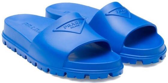 Prada Slippers met logo-reliëf Blauw