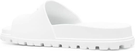 Prada Slippers met logo-reliëf Wit