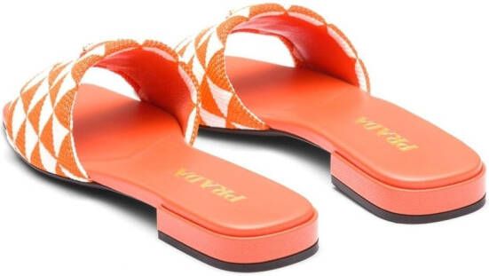 Prada Slippers met logoplakkaat Oranje