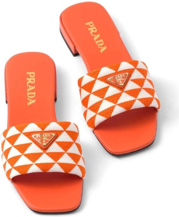 Prada Slippers met logoplakkaat Oranje