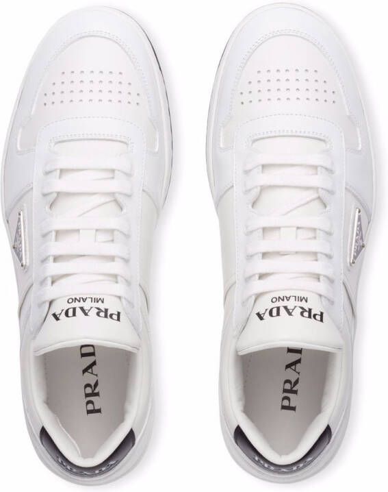 Prada Sneakers met logoplakkaat Wit