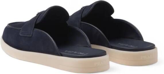 Prada Suède loafers met logo en open hiel Blauw