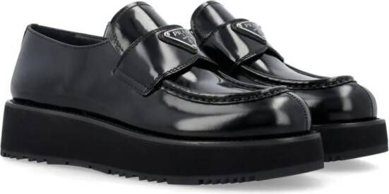 Prada Leren loafers met logo Zwart