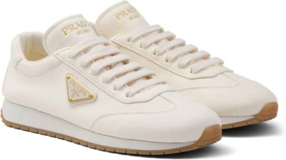 Prada Leren sneakers met logo Beige