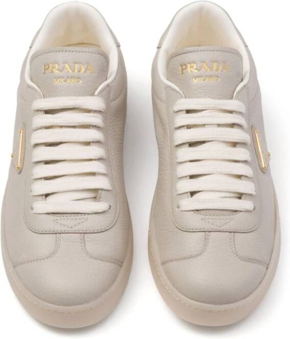 Prada Leren sneakers met logo Grijs