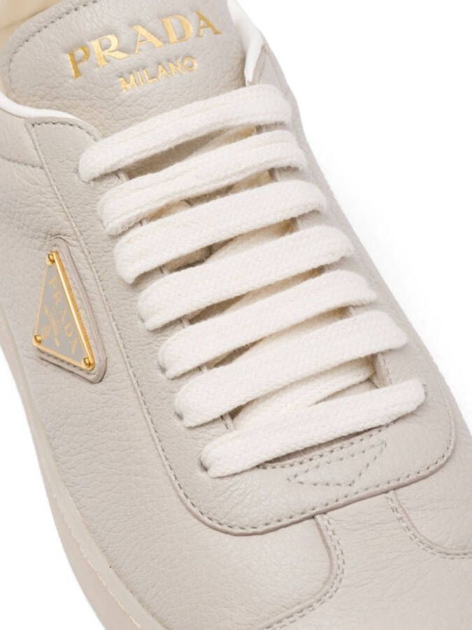 Prada Leren sneakers met logo Grijs