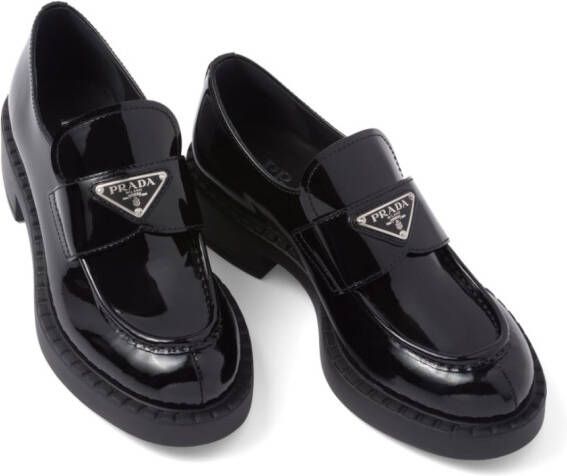 Prada Loafers met schakelketting Zwart
