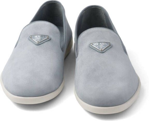Prada Loafers met logo Blauw