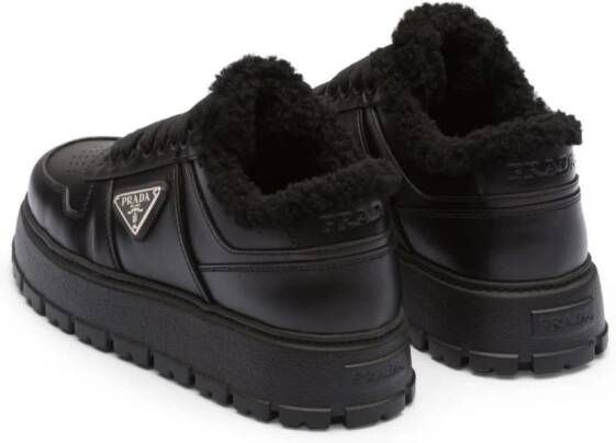 Prada Winter sneakers met plakkaat Zwart