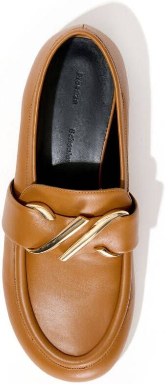 Proenza Schouler Leren loafers met monogram-plakkaat Bruin