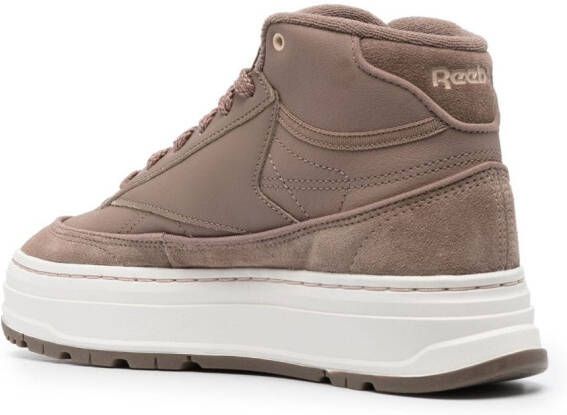 Reebok Club C Geo sneakers met plateauzool Bruin