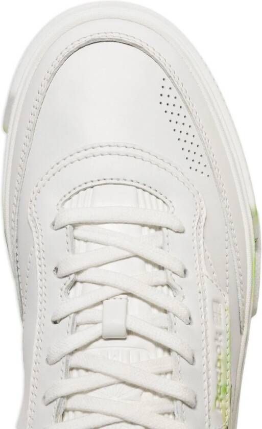Reebok LTD Club C sneakers met logoprint Beige