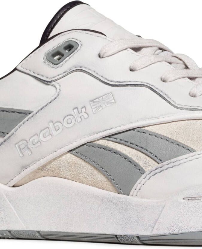 Reebok LTD BB 4000 II sneakers van imitatieleer Beige