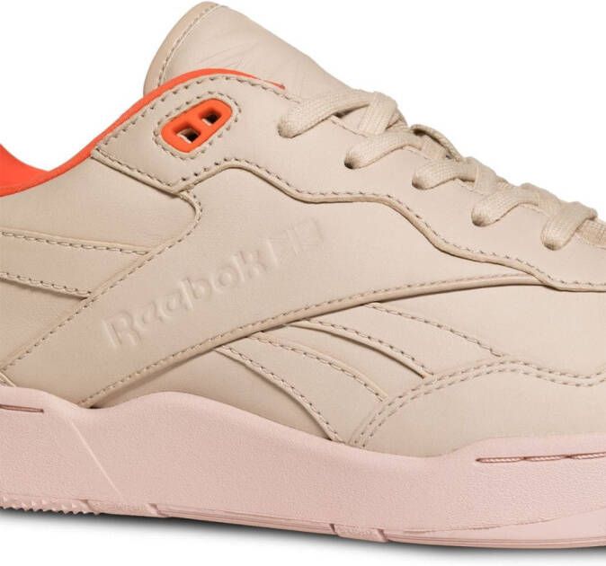 Reebok LTD BB4000 II sneakers van imitatieleer Beige