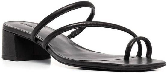 Reformation Meena 35mm sandalen met teenring Zwart