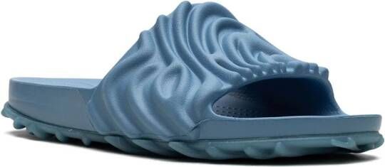 Crocs "x Salehe Bembury Pollex Tashmoo slippers" Blauw