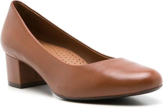 Sarah Chofakian Pomel pumps met ronde neus Bruin